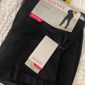 Destination Maternity Black Ankle Leggings